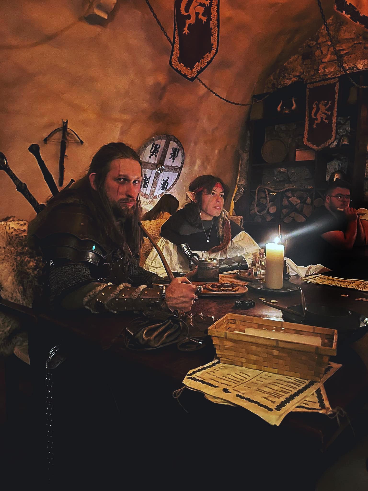 Goście Tawerny w klimatycznych strojach